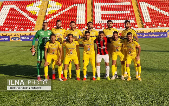 دیدار تیمهای فوتبال  پدیده مشهد و فجر شهید سپاسی شیراز