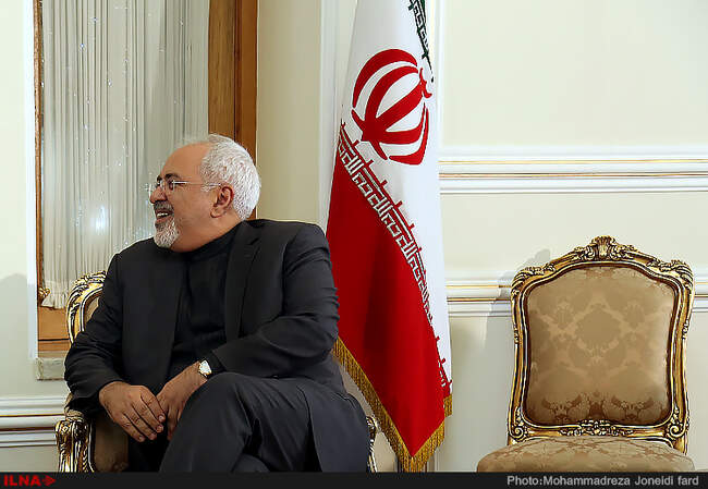 تقدیم استوارنامه کشورهای سوئد و سیرالئون به ظریف 