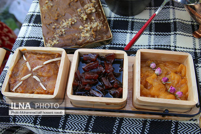 اولین جشنواره غذاهای محلی سنندج به مناسبت دهه کرامت در عمارت خسرو آب