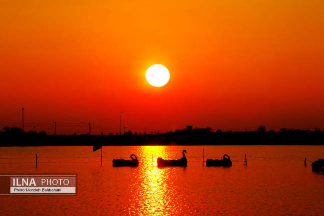 *سایه‌ی غروب در قلب آبادان؛ روایت تصویری از زندگی، نگاه و نفس‌های آخ