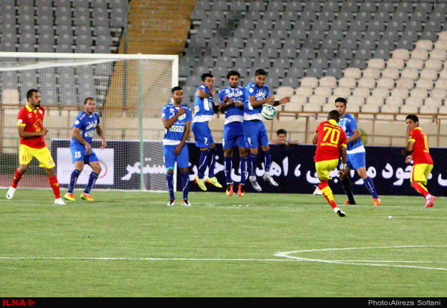 دیدار تیم های استقلال و نفت تهران