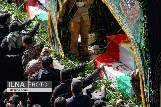 تشییع پیکر مطهر ۱۰۰ شهید گمنام در تهران/3
