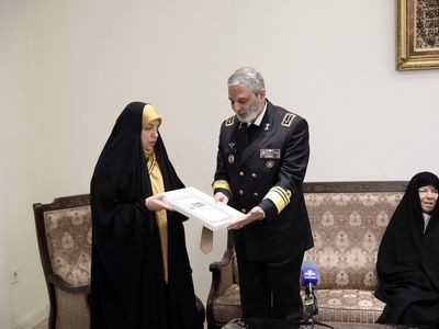 اعطای درجه سپهبدی شهید محمد باقری به خانواده شهید