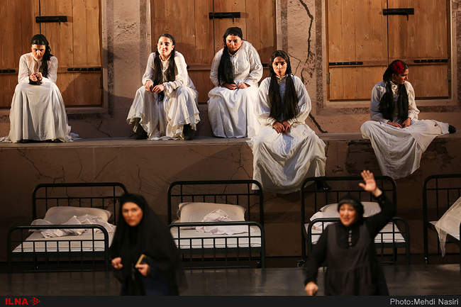 نمایش خانه برناردا آلبا به کارگردانی علی رفیعی