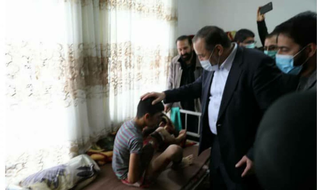 عیادت از خانواده عشایر حادثه دیده از انفجار مین