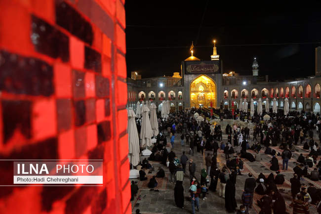 حال و هوای حرم امام رضا (ع) در شب شهادتش