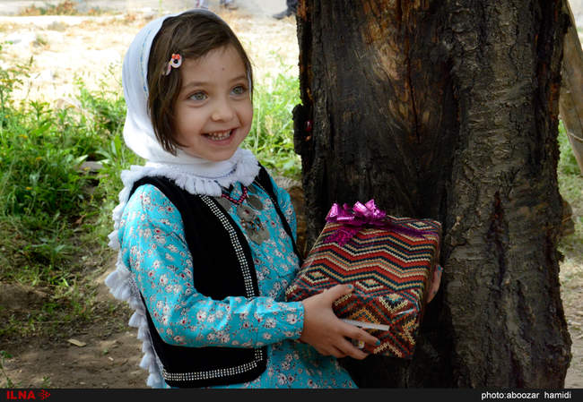 مراسم عیدی بران (بردن هدیه برای نوعروس) در روستاهای گیلان‎