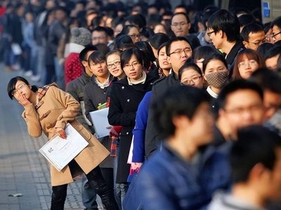 آغاز نشانه‌های رشد بیکاری در پی شروع روند رکود در چین/ آیا دولت آمار بیکاری جوانان و اخراج کارگران را دستکاری می‌کند؟