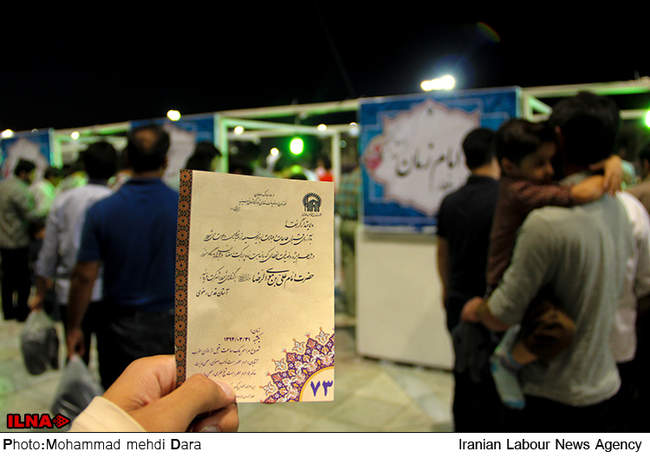 ضیافت افطاری در حرم مطهر امام رضا (ع) 